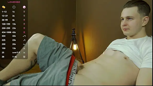 Snapshot of charlie_smiley chatting on 12-15-24, 03:34 charlie smiley online show from 12-15-24, 03:34