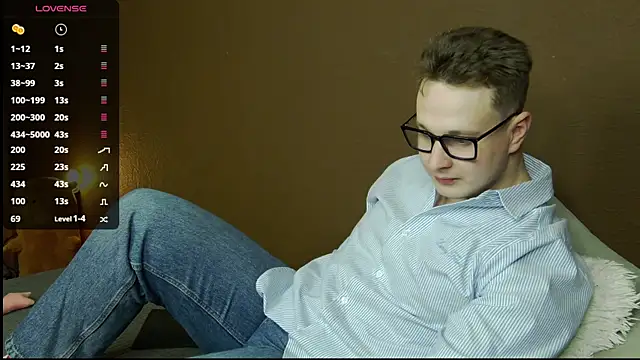 Snapshot of charlie_smiley chatting on 11-23-25, 07:24 charlie smiley online show from 11-23-25, 07:24