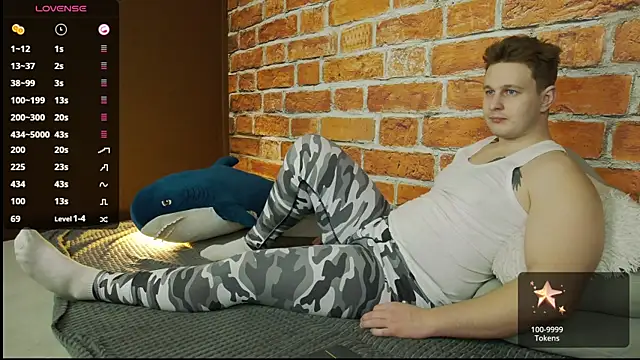 Snapshot of charlie_smiley chatting on 12-14-25, 10:20 charlie smiley online show from 12-14-25, 10:20