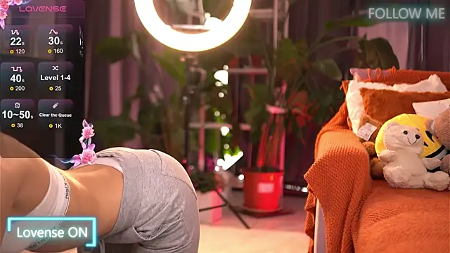 EmilyRaymont online show from 11-24-25, 07:41