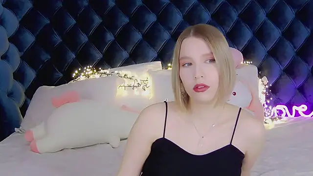 LiliLinn online show from 03-08-25, 04:56