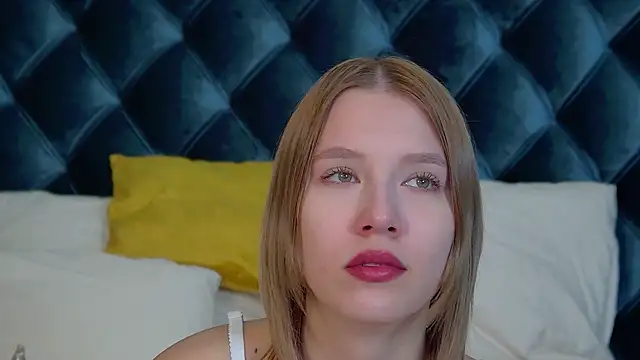 LiliLinn online show from 09-15-25, 04:56