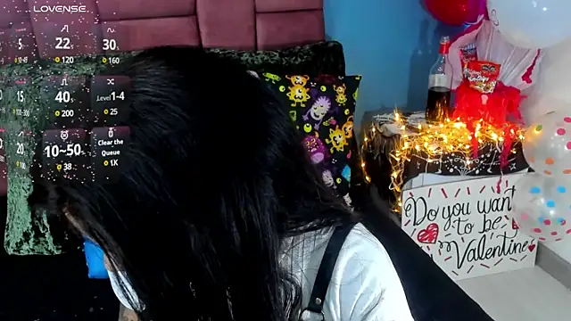 Snapshot of NinaInk chatting on 02-15-25, 05:17 NinaInk online show from 02-15-25, 05:17