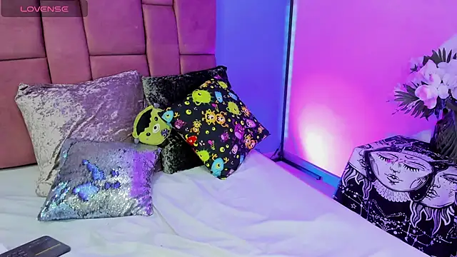 Snapshot of NinaInk chatting on 02-23-25, 12:37 NinaInk online show from 02-23-25, 12:37