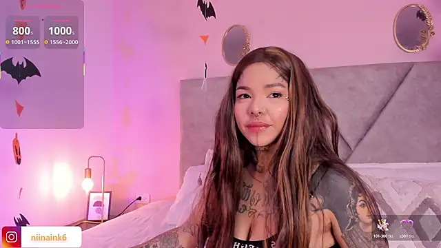 Snapshot of NinaInk chatting on 10-17-25, 05:04 NinaInk online show from 10-17-25, 05:04