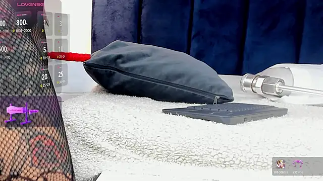 Snapshot of NinaInk chatting on 11-28-25, 12:08 NinaInk online show from 11-28-25, 12:08