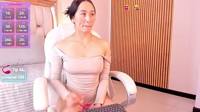 Snapshot of hazel_ross_tcw chatting on 10-09-25, 01:42 hazel ross tcw online show from 10-09-25, 01:42