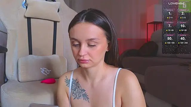 Katy perry  online show from 11-28-25, 05:43