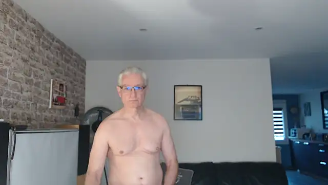 Goduleur69 online show from 10-28-25, 04:09