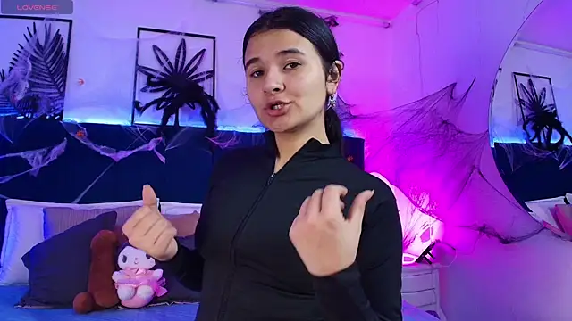 Tifanny grey online show from 10-27-25, 08:02