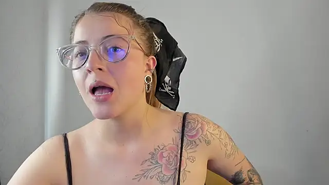 Snapshot of tekila__ chatting on 02-04-25, 09:10 tekila online show from 02-04-25, 09:10