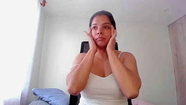 Sweetdreamses  online show from 03-06-26, 02:02