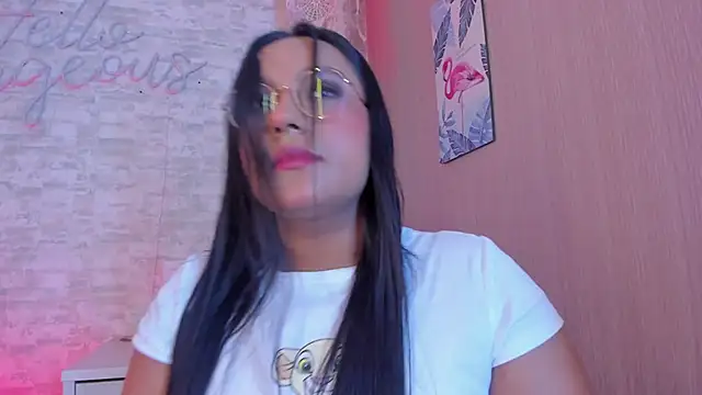 Snapshot of ellamontoya chatting on 02-23-25, 04:17 ellamontoya online show from 02-23-25, 04:17