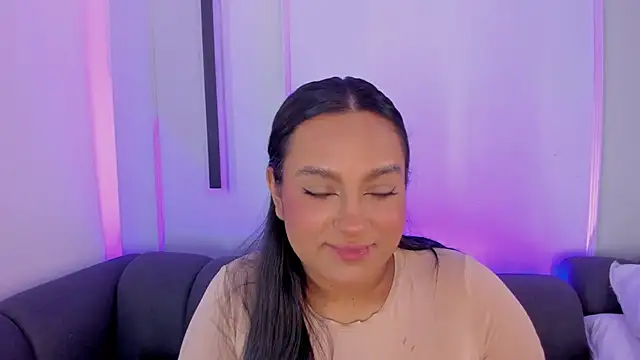 Snapshot of ellamontoya chatting on 11-10-25, 12:15 ellamontoya online show from 11-10-25, 12:15