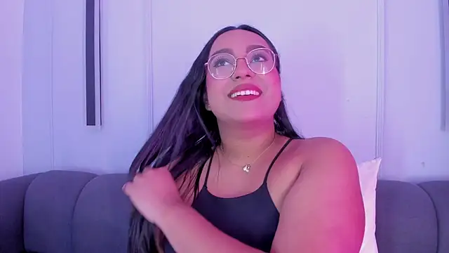 Snapshot of ellamontoya chatting on 11-21-25, 11:31 ellamontoya online show from 11-21-25, 11:31