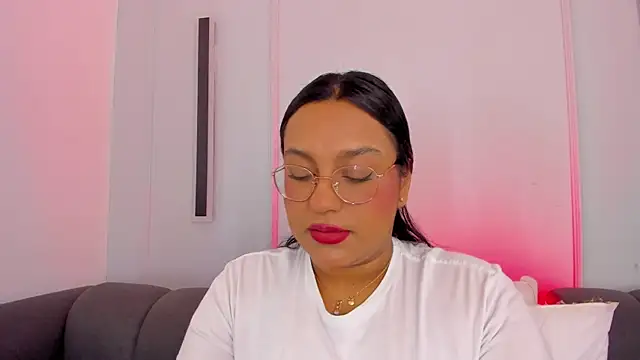 Snapshot of ellamontoya chatting on 11-27-25, 12:29 ellamontoya online show from 11-27-25, 12:29