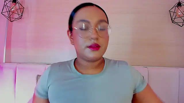 Snapshot of ellamontoya chatting on 01-14-26, 12:33 ellamontoya online show from 01-14-26, 12:33