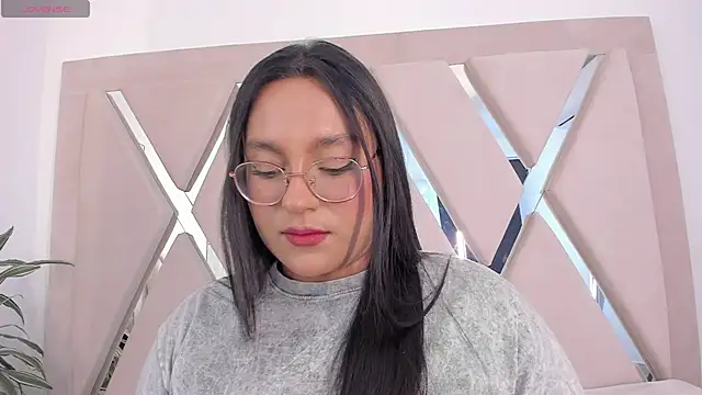 Snapshot of ellamontoya chatting on 02-14-26, 05:15 ellamontoya online show from 02-14-26, 05:15