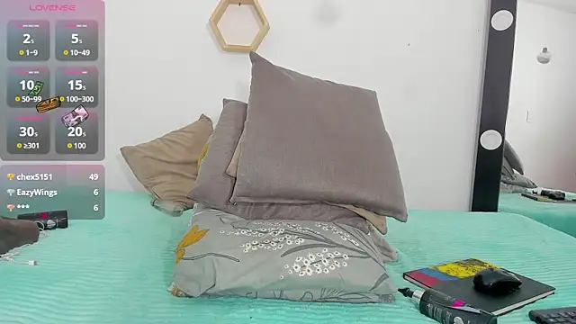 Snapshot of clarise_cooper chatting on 03-15-25, 12:13 clarise cooper online show from 03-15-25, 12:13