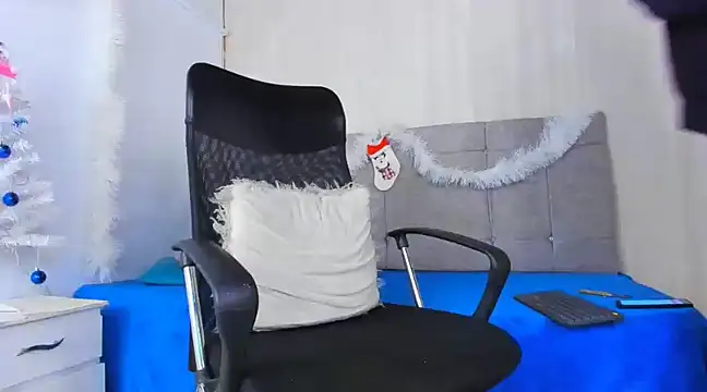 Snapshot of Mateo_Reales chatting on 12-14-24, 03:40 Mateo Reales online show from 12-14-24, 03:40