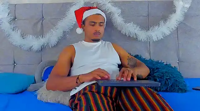 Snapshot of Mateo_Reales chatting on 12-21-24, 08:28 Mateo Reales online show from 12-21-24, 08:28