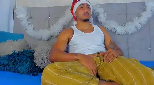 Snapshot of Mateo_Reales chatting on 12-22-24, 05:34 Mateo Reales online show from 12-22-24, 05:34