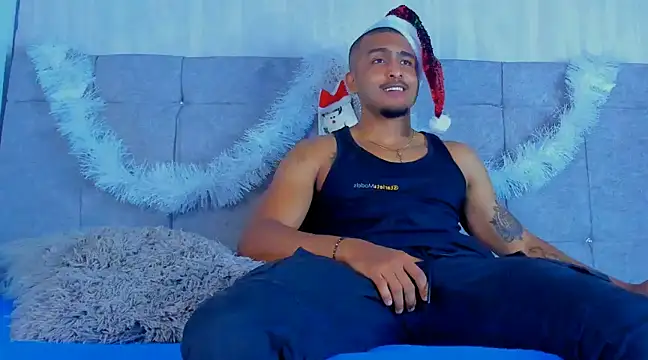 Snapshot of Mateo_Reales chatting on 12-23-24, 04:01 Mateo Reales online show from 12-23-24, 04:01