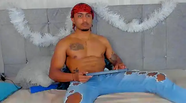 Snapshot of Mateo_Reales chatting on 12-31-24, 04:06 Mateo Reales online show from 12-31-24, 04:06