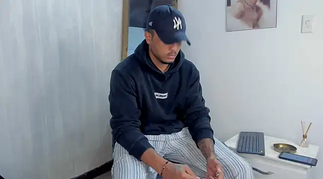 Snapshot of Mateo_Reales chatting on 02-12-25, 04:12 Mateo Reales online show from 02-12-25, 04:12