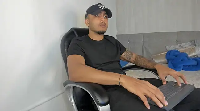 Snapshot of Mateo_Reales chatting on 03-01-25, 04:47 Mateo Reales online show from 03-01-25, 04:47