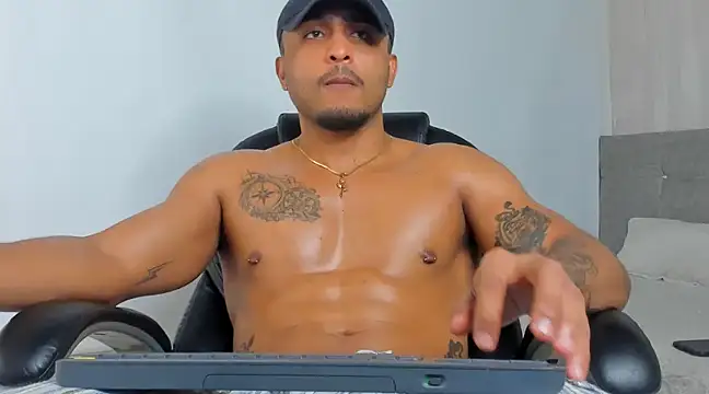 Snapshot of Mateo_Reales chatting on 03-15-25, 04:02 Mateo Reales online show from 03-15-25, 04:02