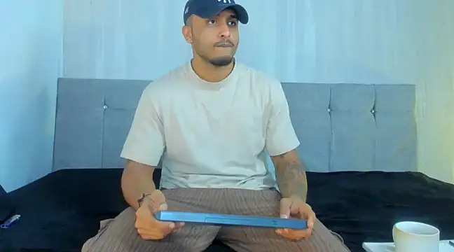 Snapshot of Mateo_Reales chatting on 03-18-25, 04:37 Mateo Reales online show from 03-18-25, 04:37