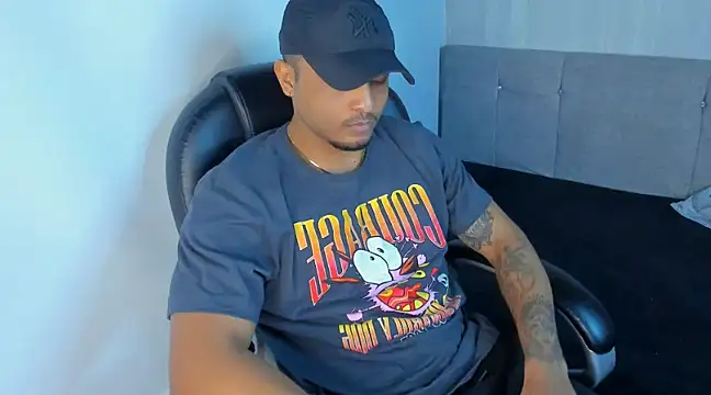 Snapshot of Mateo_Reales chatting on 03-22-25, 04:56 Mateo Reales online show from 03-22-25, 04:56