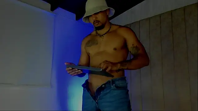 Snapshot of Mateo_Reales chatting on 12-13-25, 08:14 Mateo Reales online show from 12-13-25, 08:14