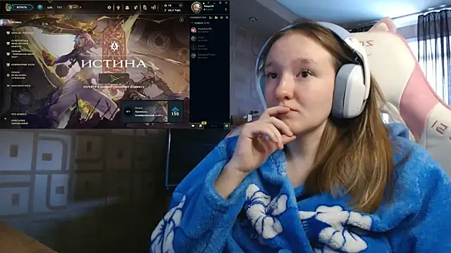 MoonlishSiren online show from 09-30-25, 12:21