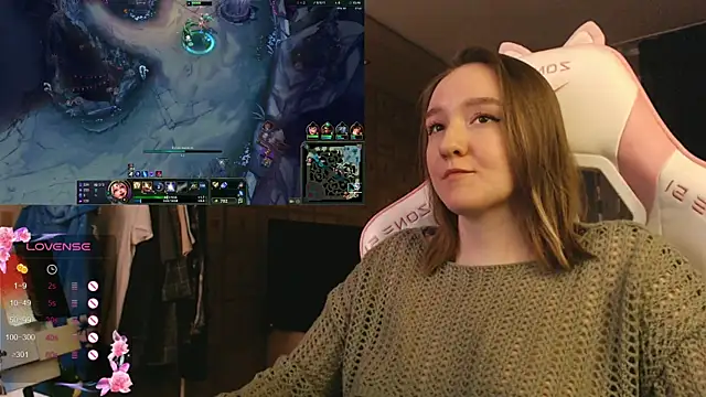 MoonlishSiren online show from 12-17-25, 06:14