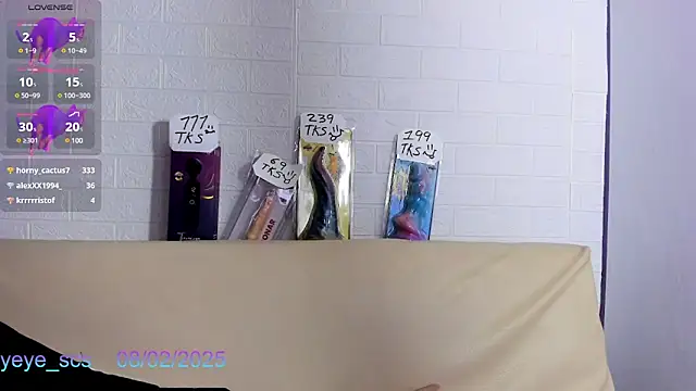 Snapshot of Yeye_scs chatting on 02-08-25, 03:42 Yeye scs online show from 02-08-25, 03:42