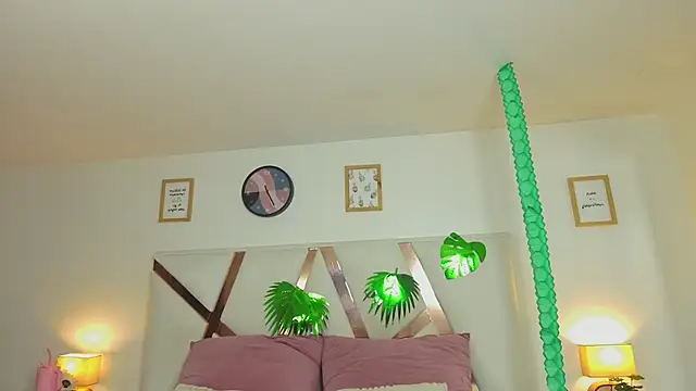 Snapshot of KendalMilleer chatting on 03-16-25, 11:16 KendalMilleer online show from 03-16-25, 11:16