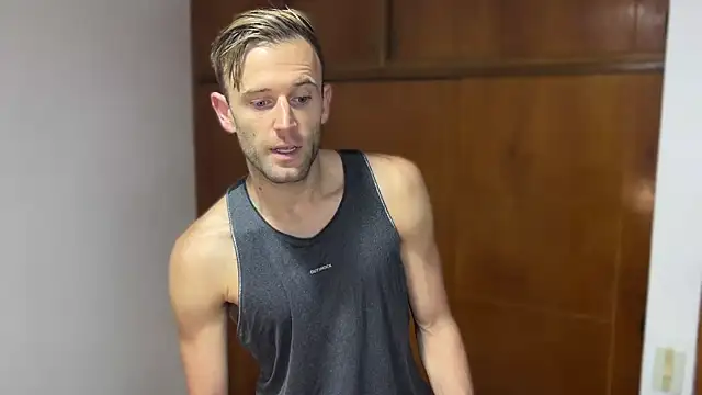 Snapshot of aquilesmade chatting on 12-30-24, 04:19 aquilesmade online show from 12-30-24, 04:19