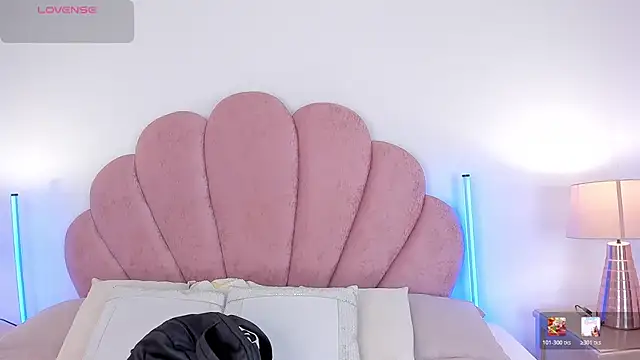 Nicole Paradise online show from 03-06-26, 12:45