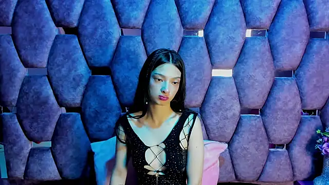 Aurora 18 online show from 12-04-25, 02:59