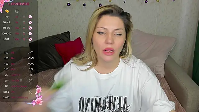 Snapshot of fucking_punishment chatting on 12-13-24, 08:09 fucking punishment online show from 12-13-24, 08:09