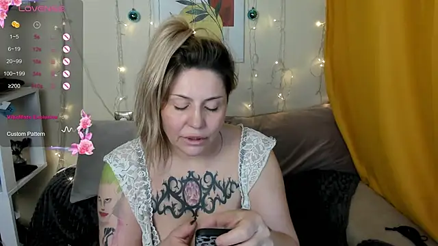 Snapshot of fucking_punishment chatting on 01-01-25, 06:05 fucking punishment online show from 01-01-25, 06:05