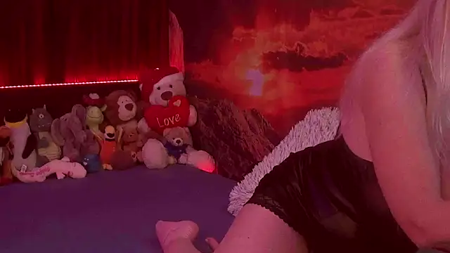 MoniCutex online show from 03-23-25, 03:10