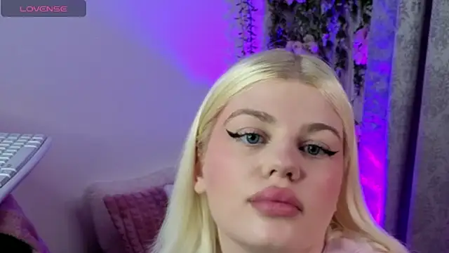 Snapshot of JosephineBlairs chatting on 05-22-26, 03:02 JosephineBlairs online show from 05-22-26, 03:02