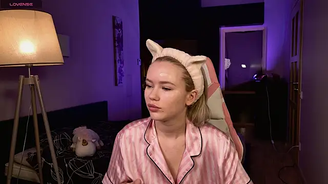 LexieLoree online show from 03-17-25, 04:08