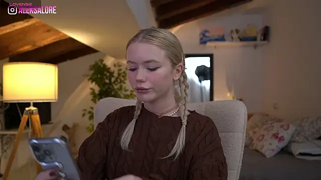 LexieLoree online show from 01-18-26, 04:05