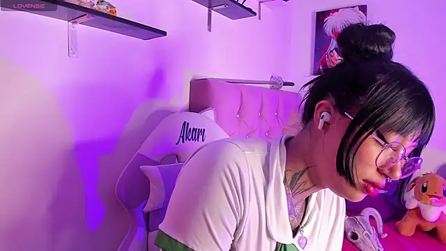 Akari1 Mischief online show from 12-19-24, 11:46