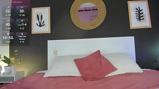 Snapshot of VioletPaket chatting on 05-27-26, 12:13 VioletPaket online show from 05-27-26, 12:13