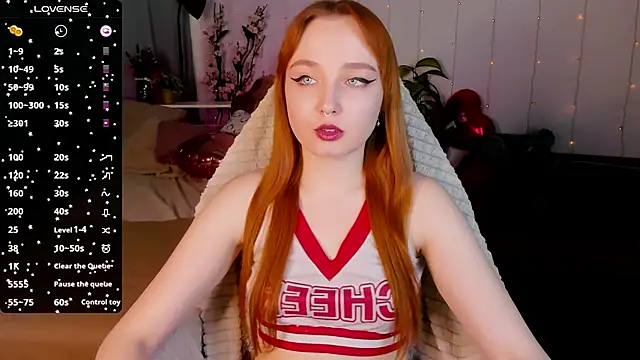 Snapshot of Emma_Chery chatting on 02-04-25, 12:00 Emma Chery online show from 02-04-25, 12:00